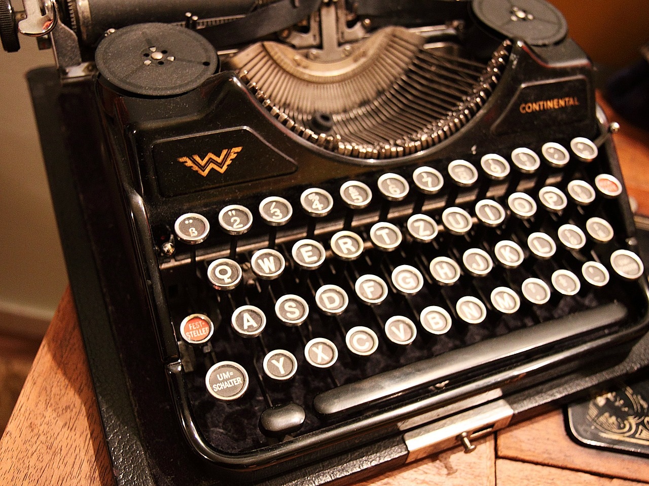 typewriter-15461_1280
